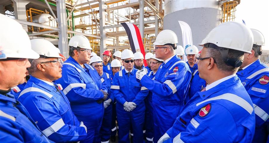 وزير البترول يتفقد الوحدات الإنتاجية لشركة القاهرة لتكرير البترول